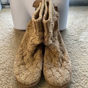 Knitted ugg boots